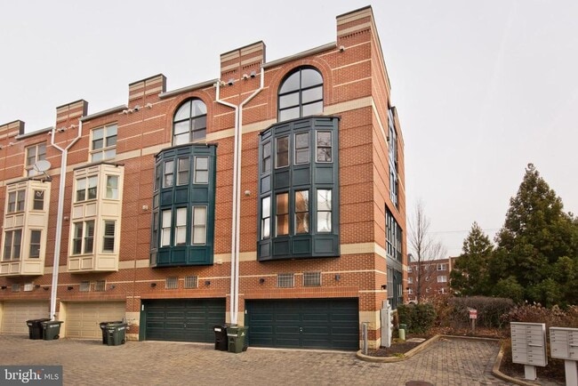 1612 N Rhodes St in Arlington, VA - Building Photo - Building Photo