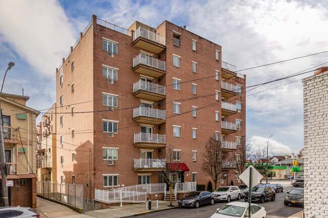 2012 Jerome Ave in Brooklyn, NY - Foto de edificio - Building Photo