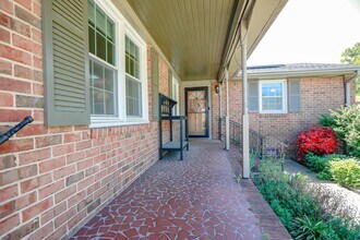 6800 Woodridge Dr in Norfolk, VA - Building Photo - Building Photo