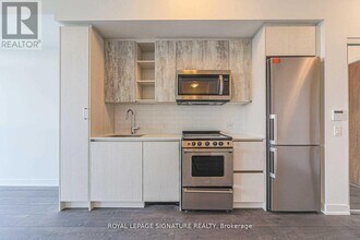 251 Manitoba St in Toronto, ON - Building Photo - Building Photo