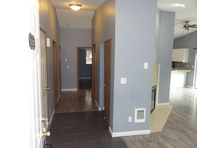 9707 11th Avenue Ct E in Tacoma, WA - Building Photo - Building Photo