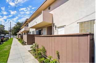 10225 Regent St in Los Angeles, CA - Building Photo