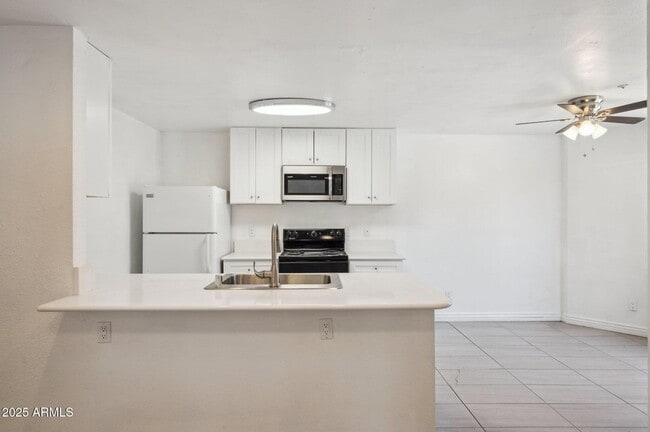 5236 W Peoria Ave, Unit 137 in Glendale, AZ - Building Photo - Building Photo