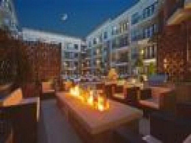 5720 Carnegie Blvd-Unit -TT- #26135-1 GP in Charlotte, NC - Foto de edificio - Building Photo