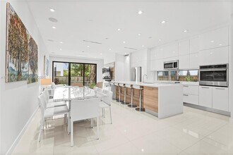 3276 Day Ave in Miami, FL - Building Photo - Building Photo