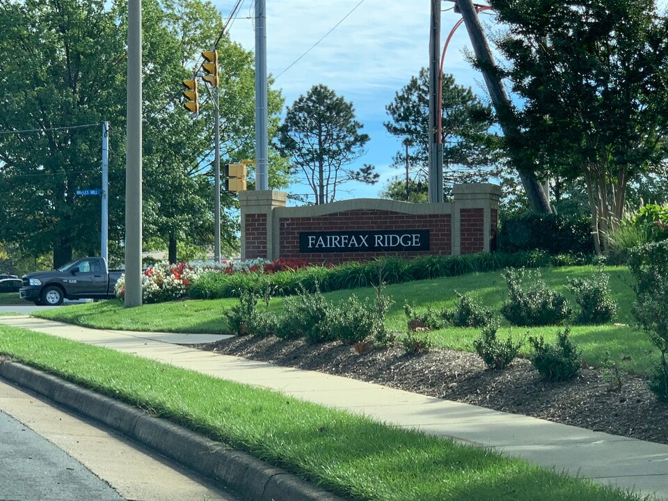 11305 Aristotle Dr, Unit 104 in Fairfax, VA - Building Photo