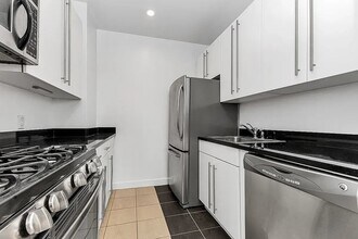 50 Murray St, Unit 1130 in New York, NY - Building Photo - Building Photo