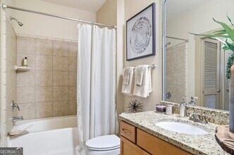 1740 Century Cir NE in Atlanta, GA - Foto de edificio - Building Photo