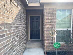 18323 Spruce Tree Line Trl in Houston, TX - Foto de edificio - Building Photo