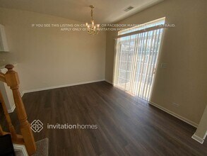 2562 Hillsboro Blvd in Aurora, IL - Foto de edificio - Building Photo