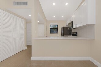 9951 Nob Hill Pl in Sunrise, FL - Building Photo - Building Photo