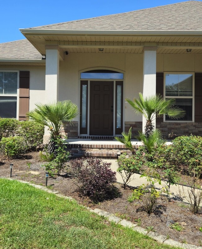 135 Alicia Dr in Crestview, FL - Building Photo - Building Photo