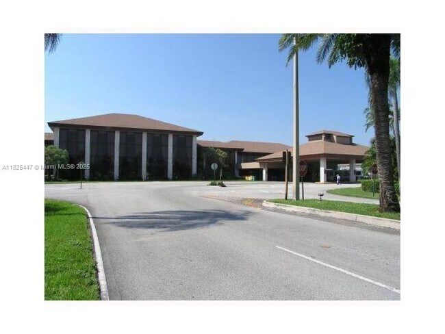 151 SW 134th Way in Pembroke Pines, FL - Building Photo - Building Photo