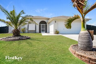 4028 NE 10th Pl in Cape Coral, FL - Building Photo