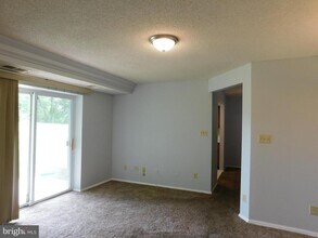 11907 Tarragon Rd-Unit -C in Reisterstown, MD - Foto de edificio - Building Photo