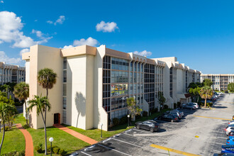 DeSoto Park in Hallandale Beach, FL - Building Photo - Building Photo