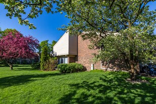 Hidden Oaks of Greenfield Apartments