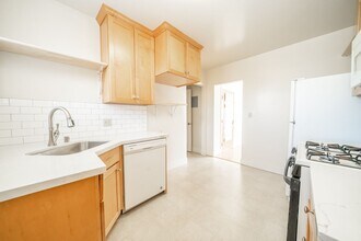 438-444 Elwood Ave in Oakland, CA - Building Photo - Building Photo