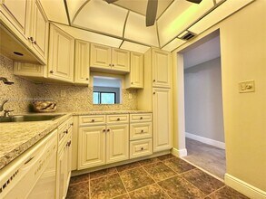 8001 Fairview Dr, Unit 107 in Tamarac, FL - Building Photo - Building Photo