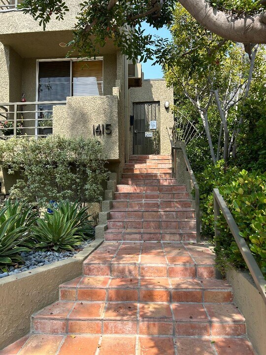 1415 N Stanley Ave in Los Angeles, CA - Building Photo