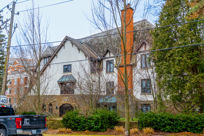 Old Mill Terrace in Toronto, ON - Building Photo - Building Photo