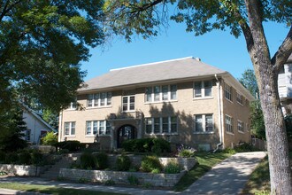 1727 N 53rd St in Milwaukee, WI - Foto de edificio - Building Photo