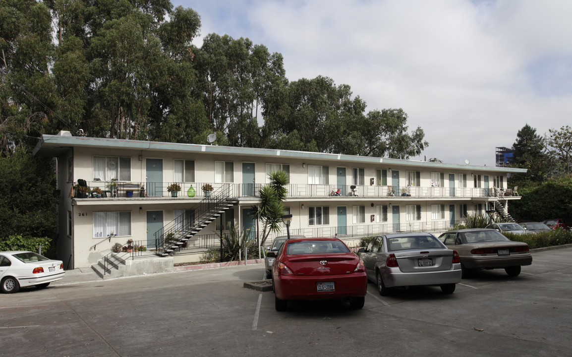 Fairmont Terrace in Oakland, CA - Building Photo