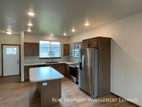 BRAND NEW 4 BED 3 BATH TWIN HOME in Sioux Falls, SD - Building Photo - Building Photo