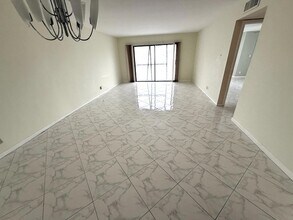 7076 Huntington Ln, Unit 6080 in Delray Beach, FL - Foto de edificio - Building Photo