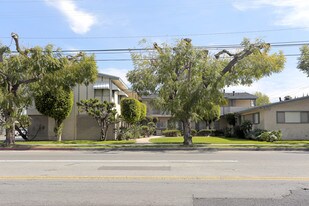 5260 Orange Ave in Long Beach, CA - Building Photo
