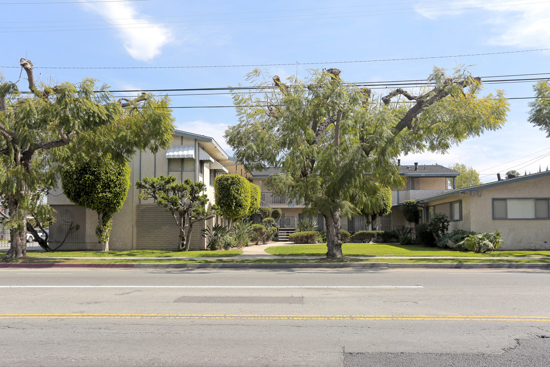 5260 Orange Ave in Long Beach, CA - Foto de edificio