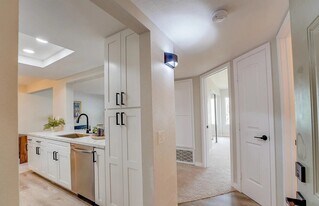 1040 E Washington Ave in Escondido, CA - Building Photo