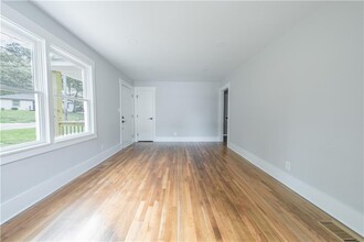 2364 Old Spring Rd in Smyrna, GA - Building Photo - Building Photo