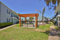 Banyan Bay Apartment Homes in Dickinson, TX - Building Photo - Building Photo