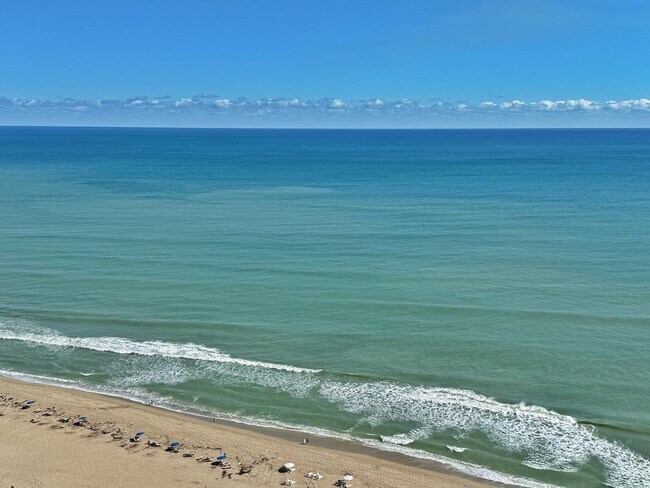 3000 N Ocean Dr in West Palm Beach, FL - Foto de edificio - Building Photo