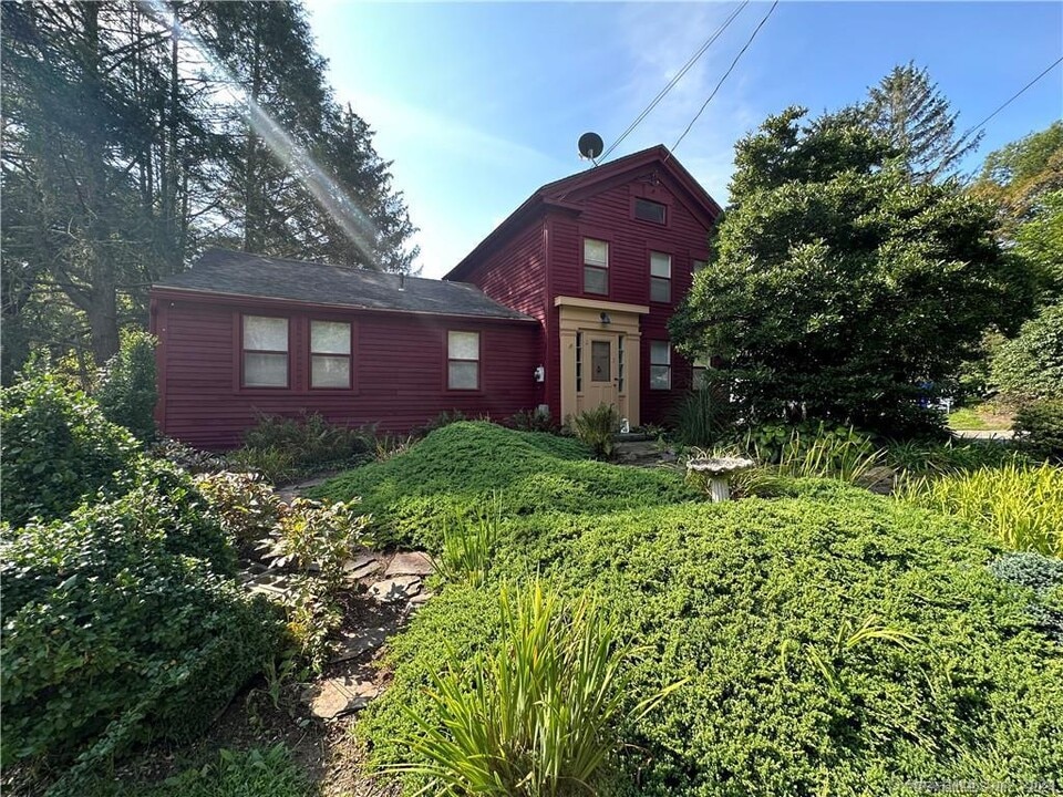 2 Molzon Ln in Bethlehem, CT - Building Photo