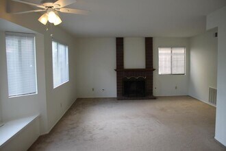 952 Alyssum Rd in Carlsbad, CA - Building Photo - Building Photo