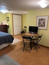 20 Elmwood Ave, Unit Efficiency Studio in Norwalk, CT - Foto de edificio - Building Photo