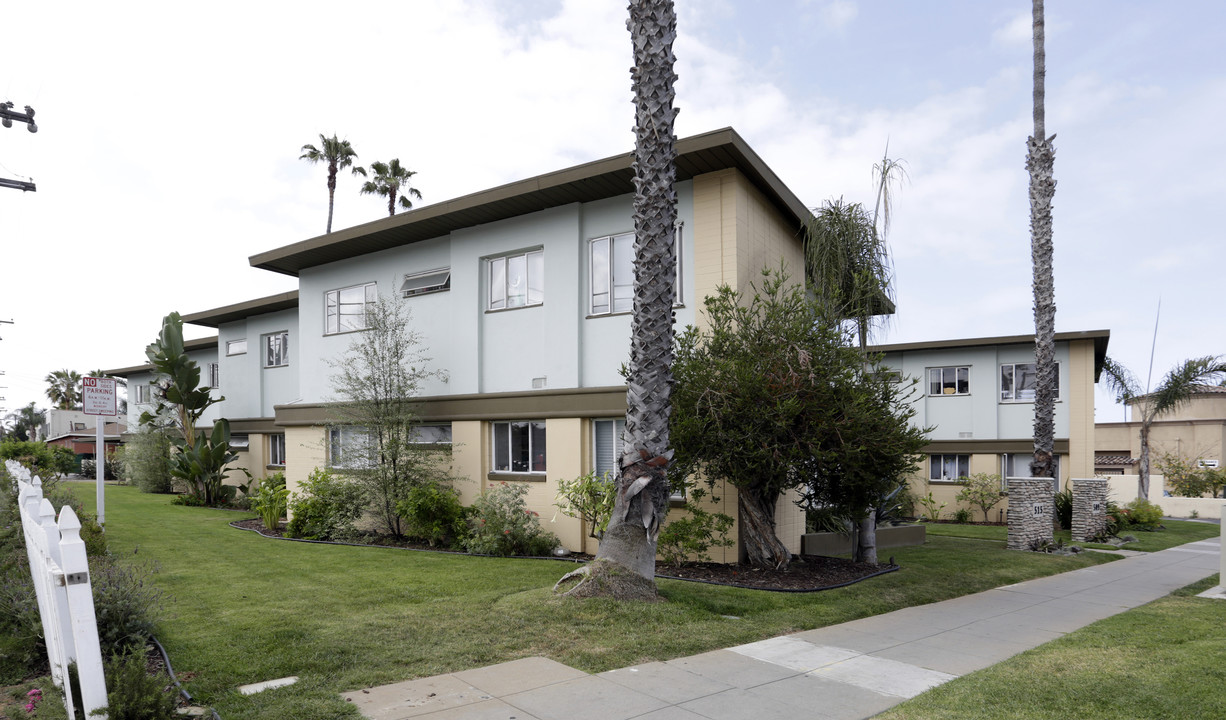 Johanna Apartments in Oceanside, CA - Building Photo