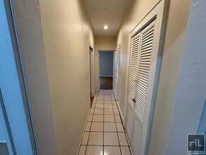 Park Hill Ave, YONKERS, in Yonkers, NY - Foto de edificio - Building Photo