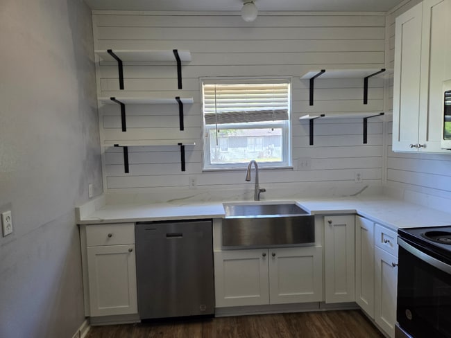 601 S Cedar St in Foley, AL - Foto de edificio - Building Photo