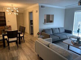 6402 Del Monte Dr, Unit 121 in Houston, TX - Building Photo