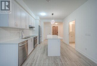 1035-1035 Southdown Rd in Mississauga, ON - Building Photo - Building Photo
