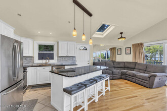 193 Navesink Ave in Highlands, NJ - Building Photo - Building Photo
