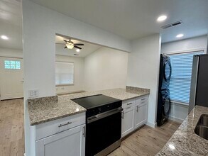 204 NW J St in Bentonville, AR - Building Photo - Building Photo