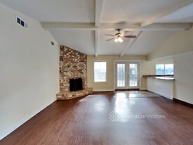 2054 Oak Shores Dr in Humble, TX - Foto de edificio - Building Photo