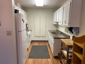 11 Arbor Hill Cir in Iowa City, IA - Building Photo - Building Photo