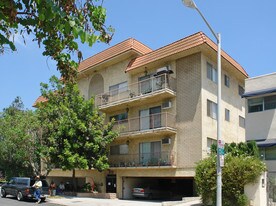 816 Westmount Dr in Los Angeles, CA - Building Photo