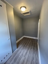 305 Locust St in Coshocton, OH - Foto de edificio - Building Photo