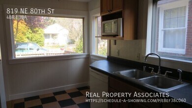819 NE 80th St in Seattle, WA - Building Photo - Building Photo